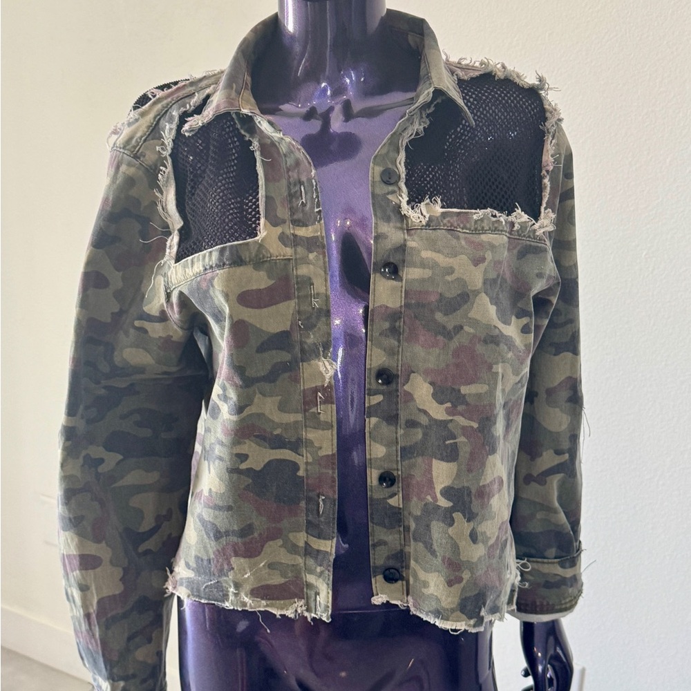 Unk Green Jean Jacket with Stand-Up Collar and Fitted Silhouette